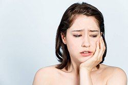 woman with dental pain